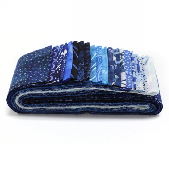 Hoffman Bali Poppy - 647 BLUE BONNET  2.5'' x 20 Strips Fabric roll up